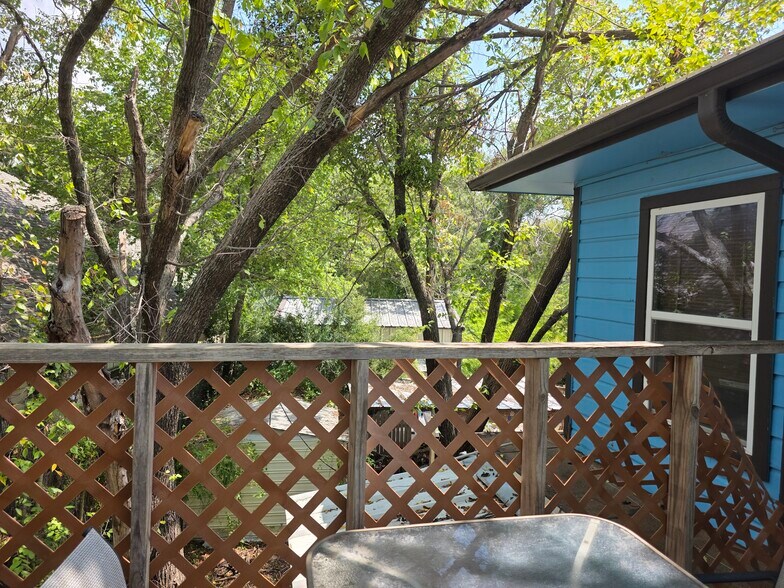 More Photos Of 216 W Main St, Azle Freestanding For Sale