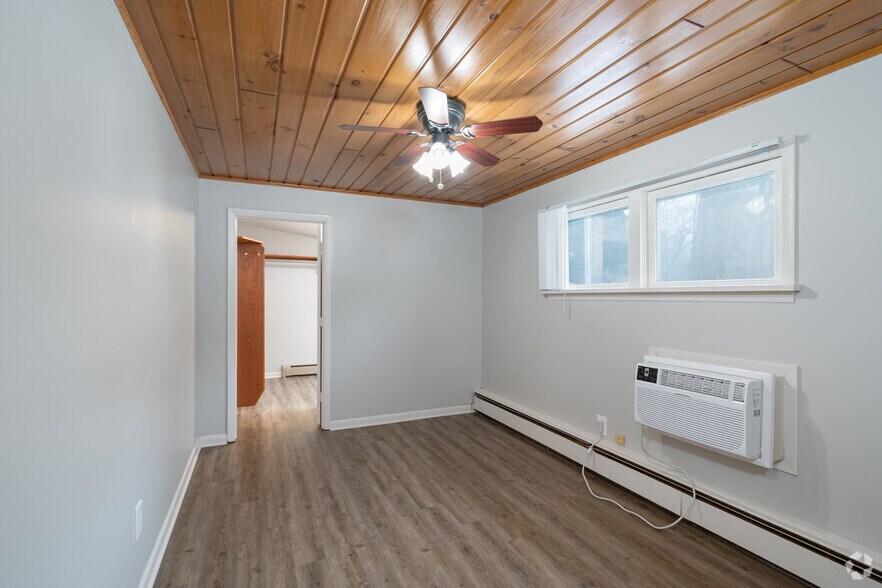 More Photos Of 211 N Lincolnway, North Aurora Apartments For Sale