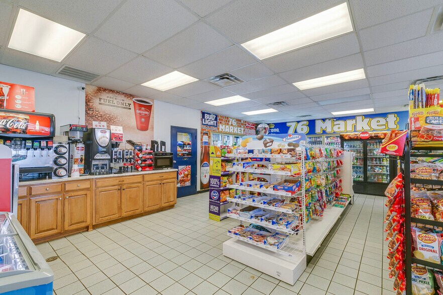 More Photos Of 508 Henslee Dr, Dickson Service Station For Sale