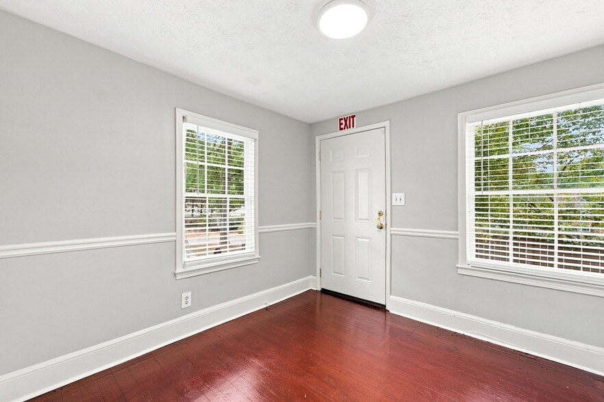 More Photos Of 255 Norcross St, Roswell Office For Lease