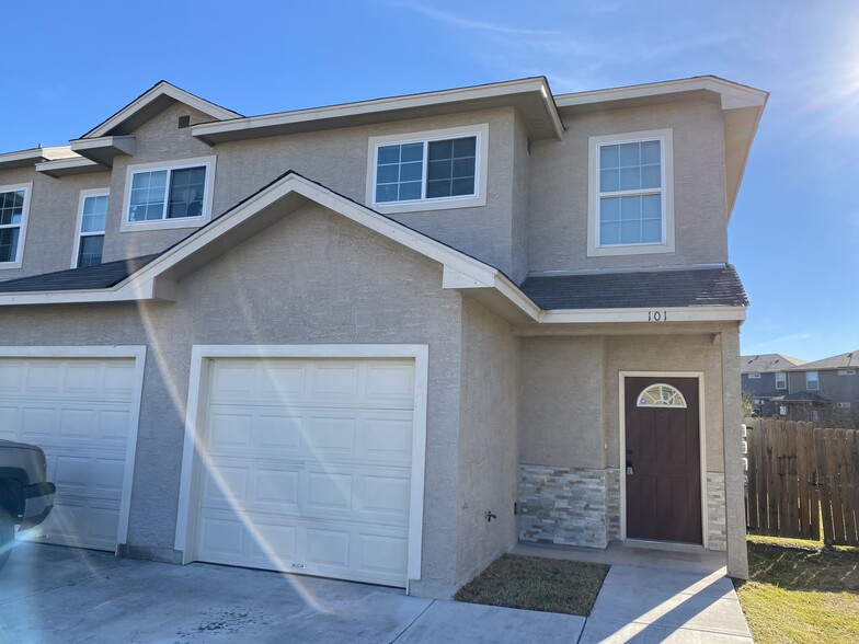 Primary Photo Of 6602 Arancione Ave, San Antonio Apartments For Sale