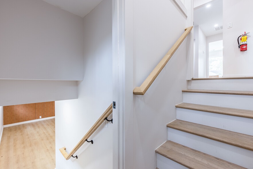 More Photos Of 1685 Lower Roswell Rd, Marietta Medical For Lease