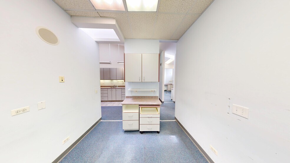 More Photos Of 1600 N Arlington Heights Rd, Arlington Heights Medical For Lease