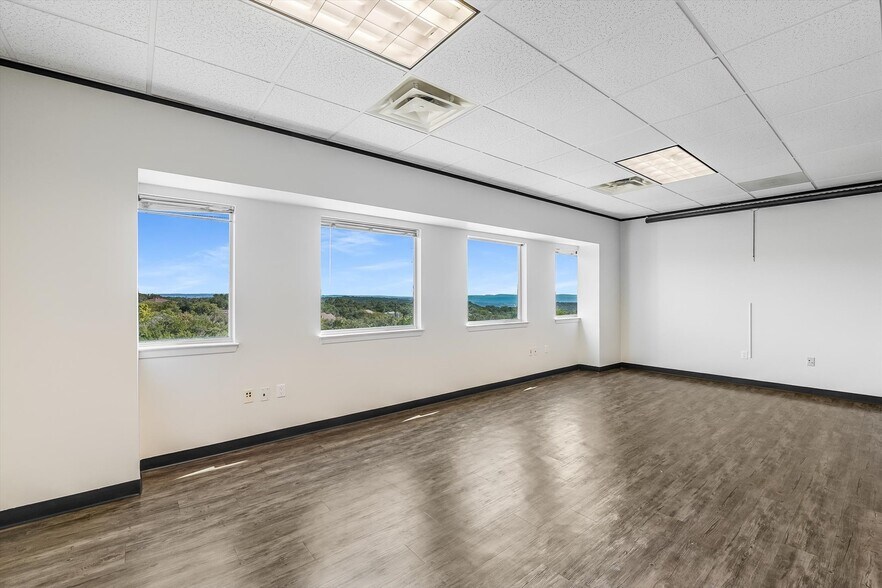 More Photos Of 7 Lakeway Centre Ct N, Lakeway Office For Lease