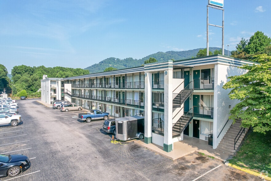 Primary Photo Of 2551 Smokey Park Hwy, Candler Hotel For Sale