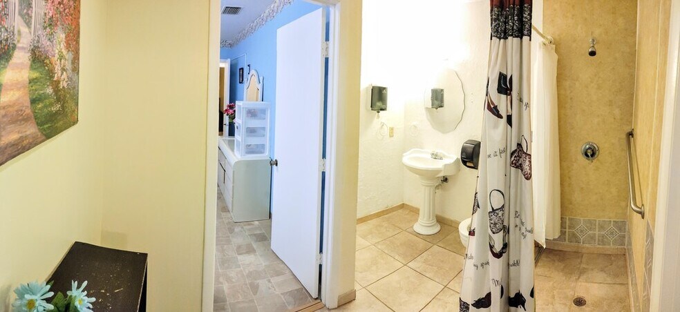 More Photos Of 5426 18th St W, Bradenton Assisted Living For Sale