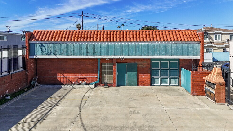 More Photos Of 15201 Prairie Ave, Lawndale Flex For Sale