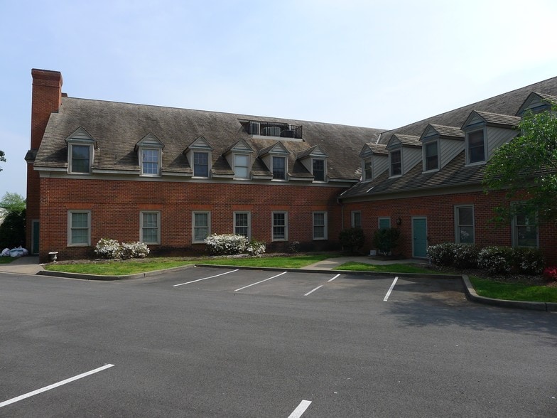 More Photos Of 23000 Moakley St, Leonardtown Medical For Lease