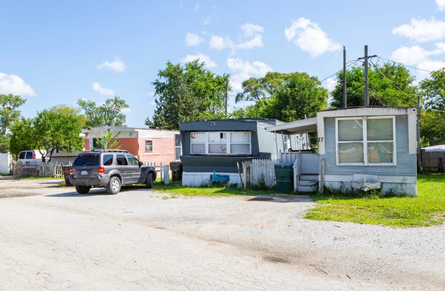 More Photos Of 14136 Wood St, Dixmoor Manufactured Housing Mobile Home Park For Sale