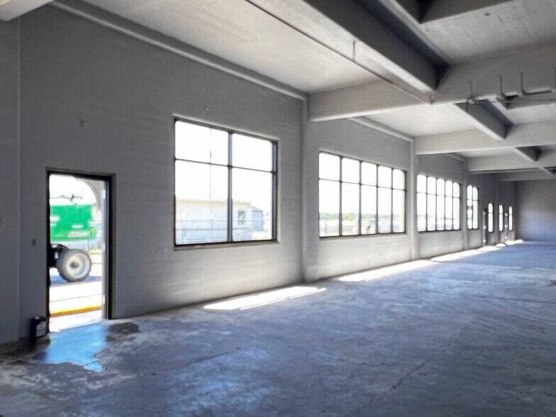 More Photos Of 8100 Airbus Military Dr, Mobile Airplane Hangar For Lease