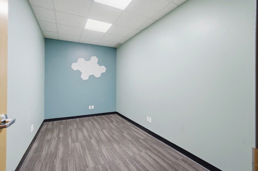 More Photos Of 15 Carlton Dr, St. Albert Flex For Sale