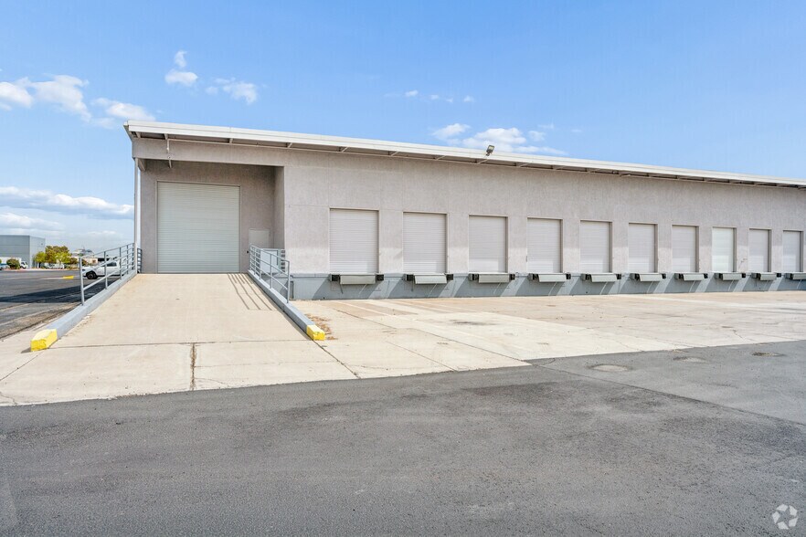 More Photos Of 6065 Polaris Ave, Las Vegas Distribution For Lease