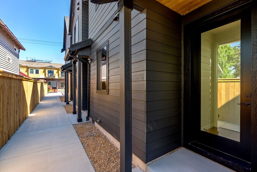 More Photos Of 127 NW Broadway St, Bend Apartments For Sale