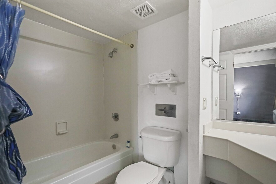 More Photos Of 601 Avenue Q, Lubbock Hotel For Sale