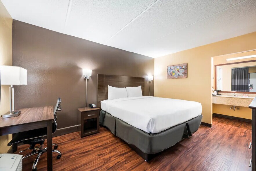 More Photos Of 2015 Military Rd, Columbus Hotel For Sale