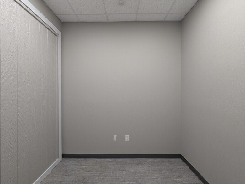 More Photos Of 6115 Muela Creek Dr, Beaumont Office For Lease