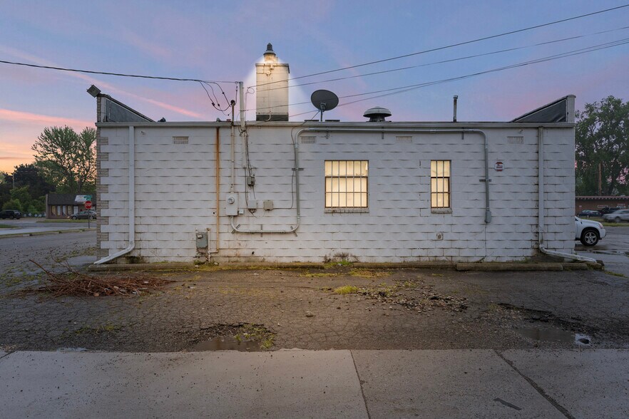 More Photos Of 15163 E 10 Mile Rd, Eastpointe Freestanding For Sale