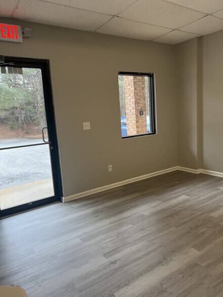 More Photos Of 640 Atlanta St, Barnesville Storefront For Lease
