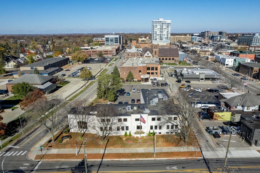 More Photos Of 322 W Lincoln Ave, Royal Oak Office For Lease