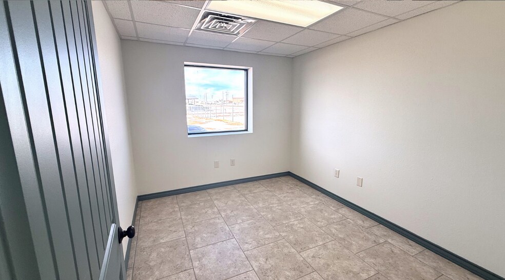 More Photos Of 1506 County 140 rd, Midland Warehouse For Lease