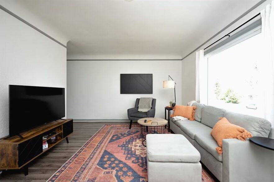 More Photos Of 6306 Urbandale Ave, Des Moines Multifamily For Sale