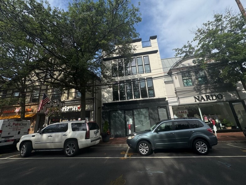 More Photos Of 65 Middle Neck Rd, Great Neck General Retail For Lease