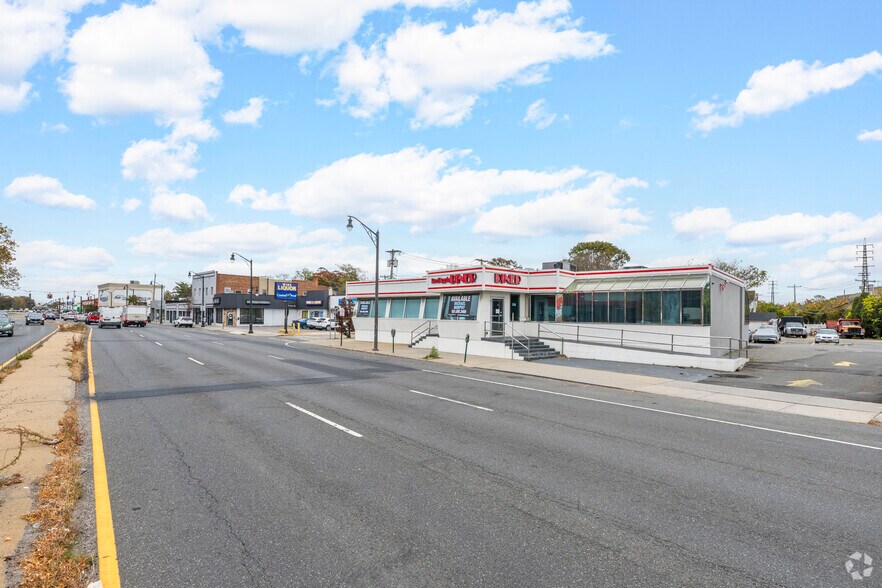 More Photos Of 401 Sunrise Hwy, Lynbrook General Retail For Sale