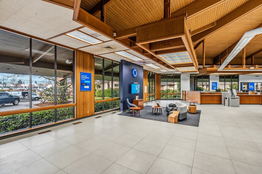 More Photos Of 601 Crater Lake Ave, Medford Bank For Sale