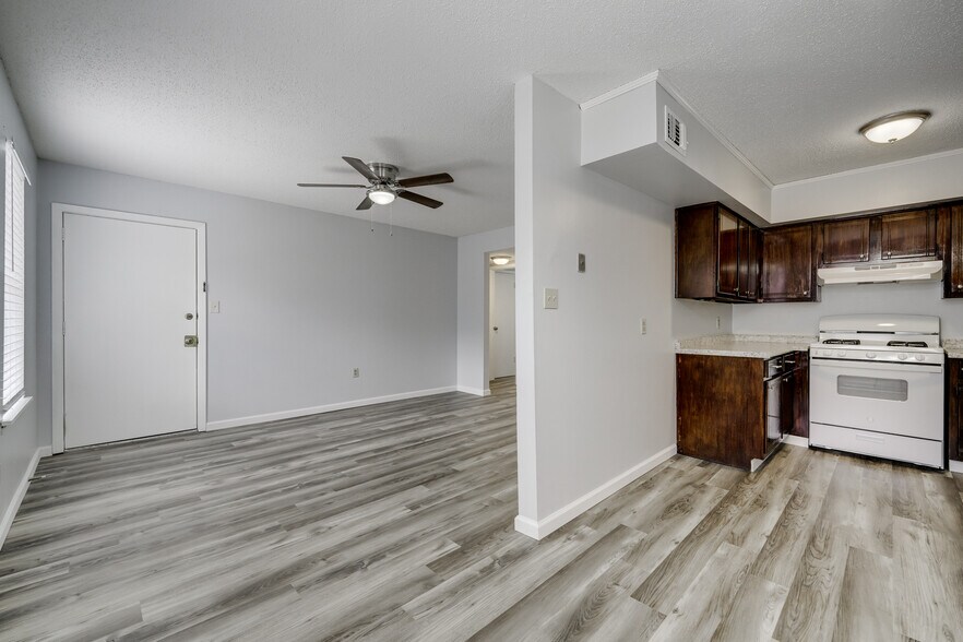 More Photos Of 1906 W Matthews Ave, Jonesboro Apartments For Sale