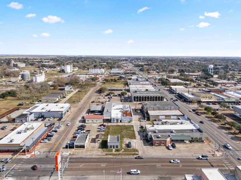 More Photos Of 2015 Avenue F, Bay City Office For Lease