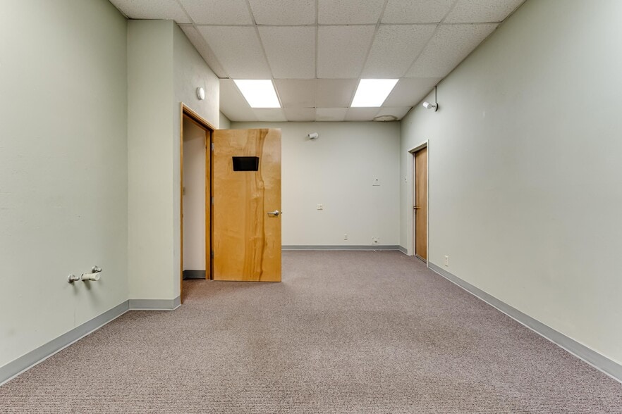 More Photos Of 545-575 Holly St, Junction City Storefront Retail Office For Lease
