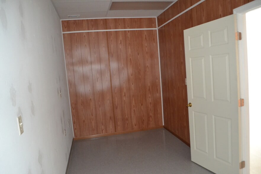 More Photos Of 120 Carter Blvd, Polk City Storefront Retail Office For Lease