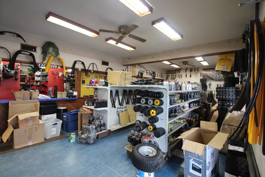 More Photos Of 585 S Main St, Central Square Auto Dealership For Sale