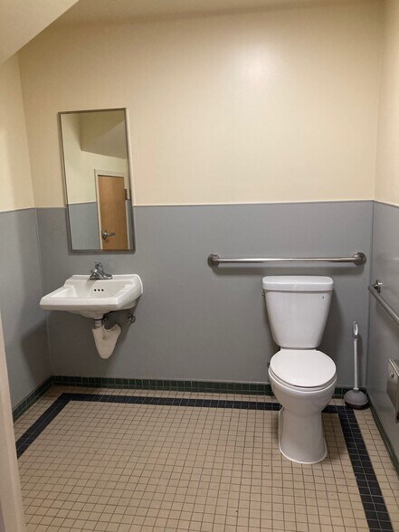 More Photos Of 2196 American Ave, Hayward Warehouse For Lease