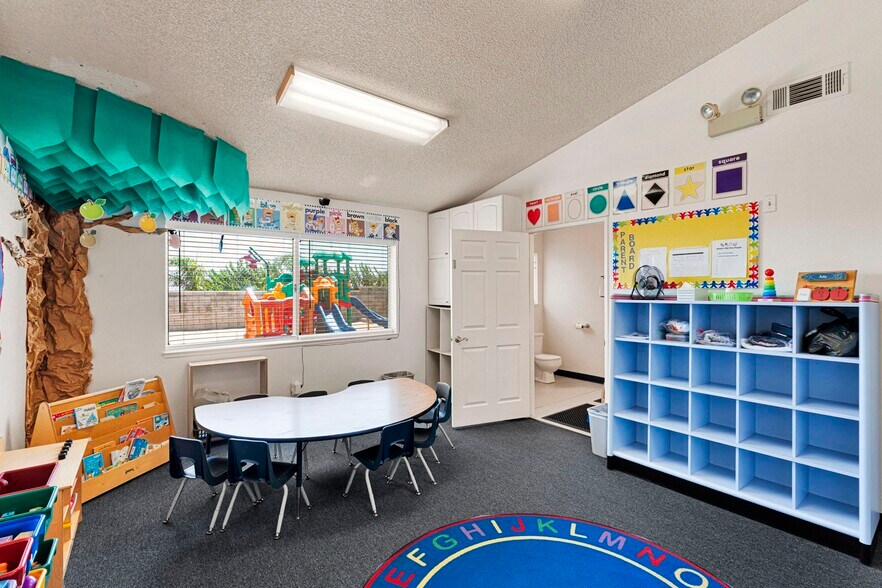 More Photos Of 12883 Amethyst Rd, Victorville Daycare Center For Sale