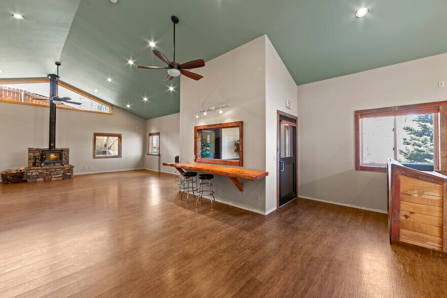 More Photos Of 606 W Byers Ave, Hot Sulphur Springs Flex For Sale