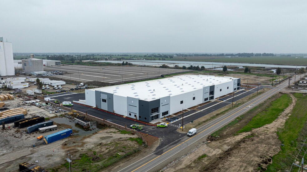 More Photos Of 9461 Arbor Ave, Tracy Distribution For Lease