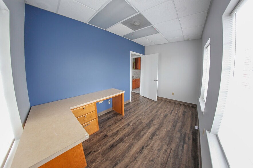 More Photos Of 4550 Lamar Ave, Paris Rehabilitation Center For Lease
