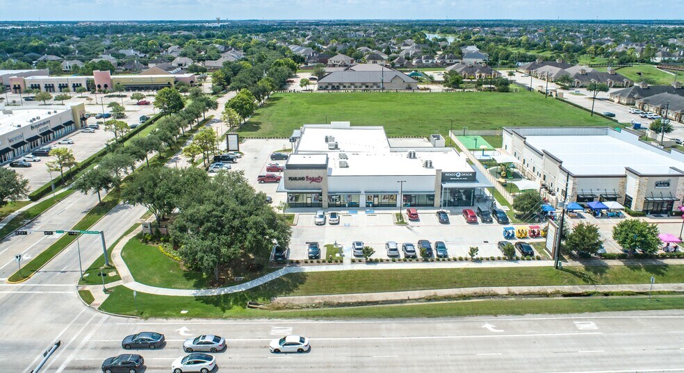 More Photos Of 2000 Reflection Bay Dr, Pearland Storefront Retail Office For Sale