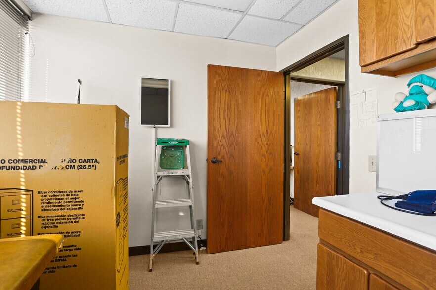 More Photos Of 999 N Tustin Ave, Santa Ana Office For Sale