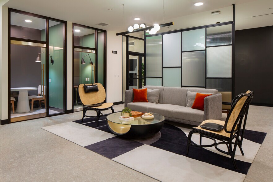 More Photos Of 988 S Manhattan Pl, Los Angeles Apartments For Lease