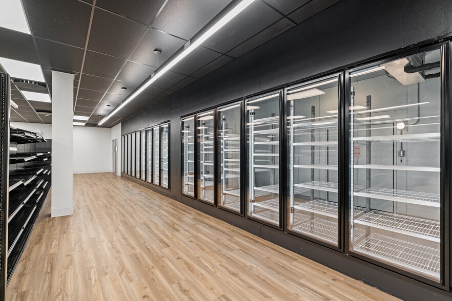 More Photos Of 4440 Walker Blvd, Knoxville Flex For Sale