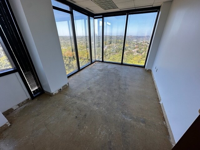 More Photos Of 750 Holiday Dr, Pittsburgh Office Residential For Lease