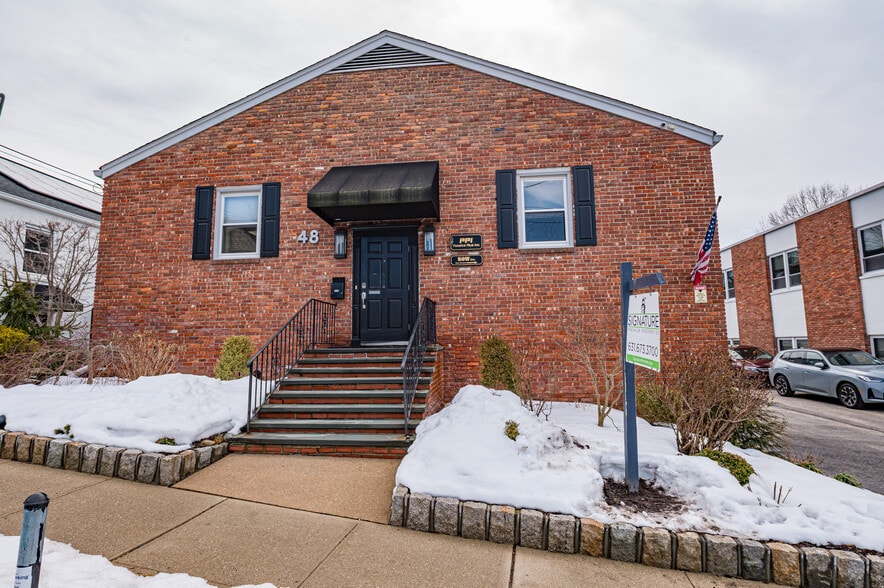 More Photos Of 48 Elm St, Huntington Office For Lease