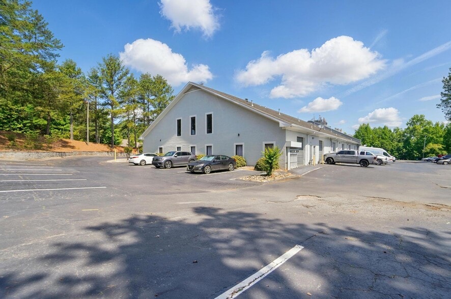 More Photos Of 1974 Carolina Place Dr, Fort Mill Light Distribution For Lease