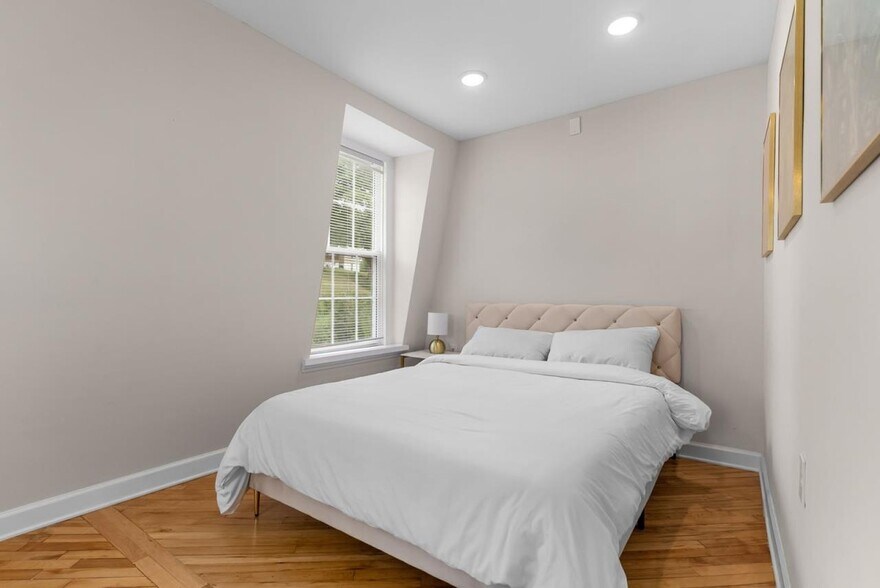 More Photos Of 509 W Main St, Fries Hotel For Sale