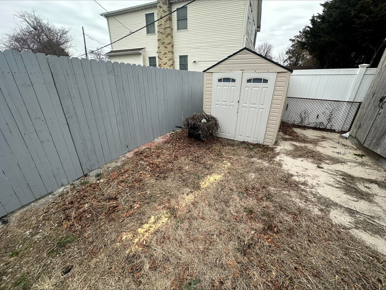 More Photos Of 174 Merrick Rd, Lynbrook General Retail For Sale