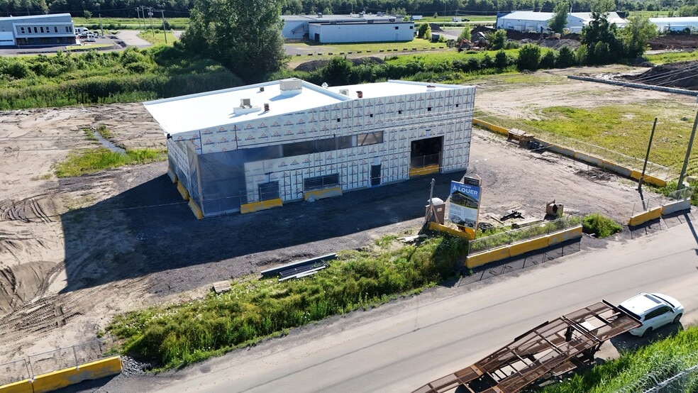 More Photos Of 40 Rue Des Artisans, Lavaltrie Industrial For Lease