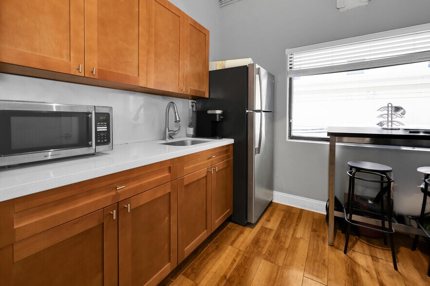 More Photos Of 2334-2346 Ponce De Leon Blvd, Coral Gables Office For Lease