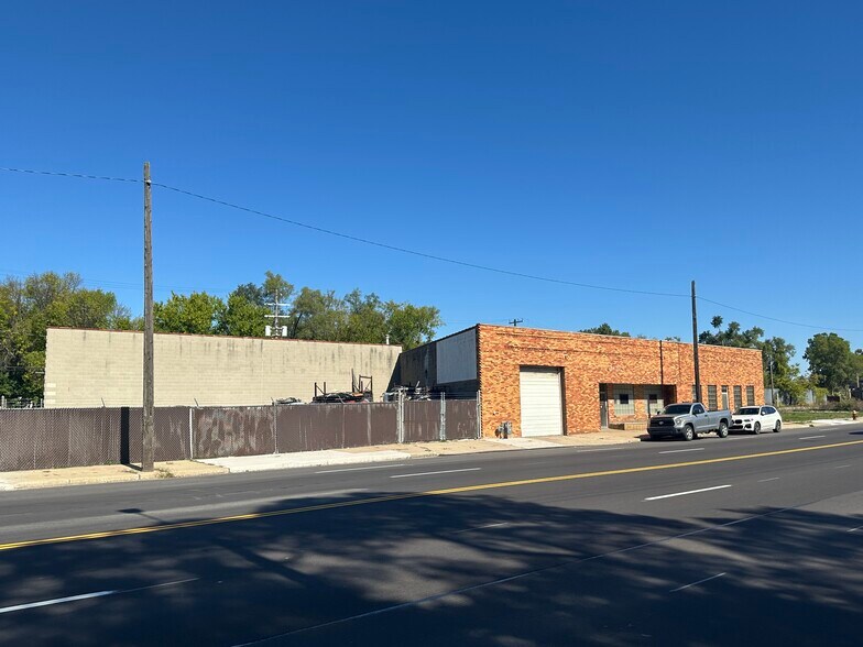 More Photos Of 5431 E Davison St, Detroit Warehouse For Sale